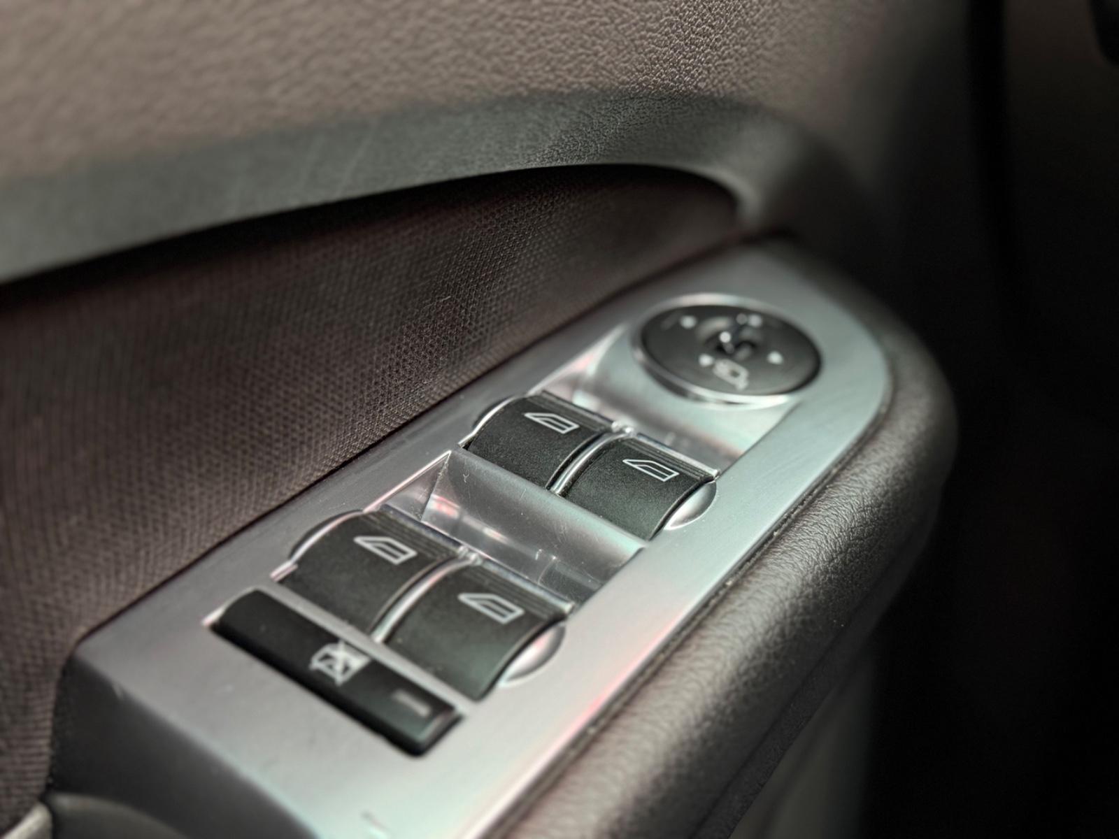 Ford Focus 2010 — photo 23