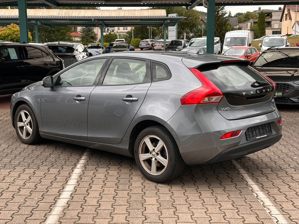 Volvo V40 D2 Kinetic *Navi*LED*CD-Player*Händler*