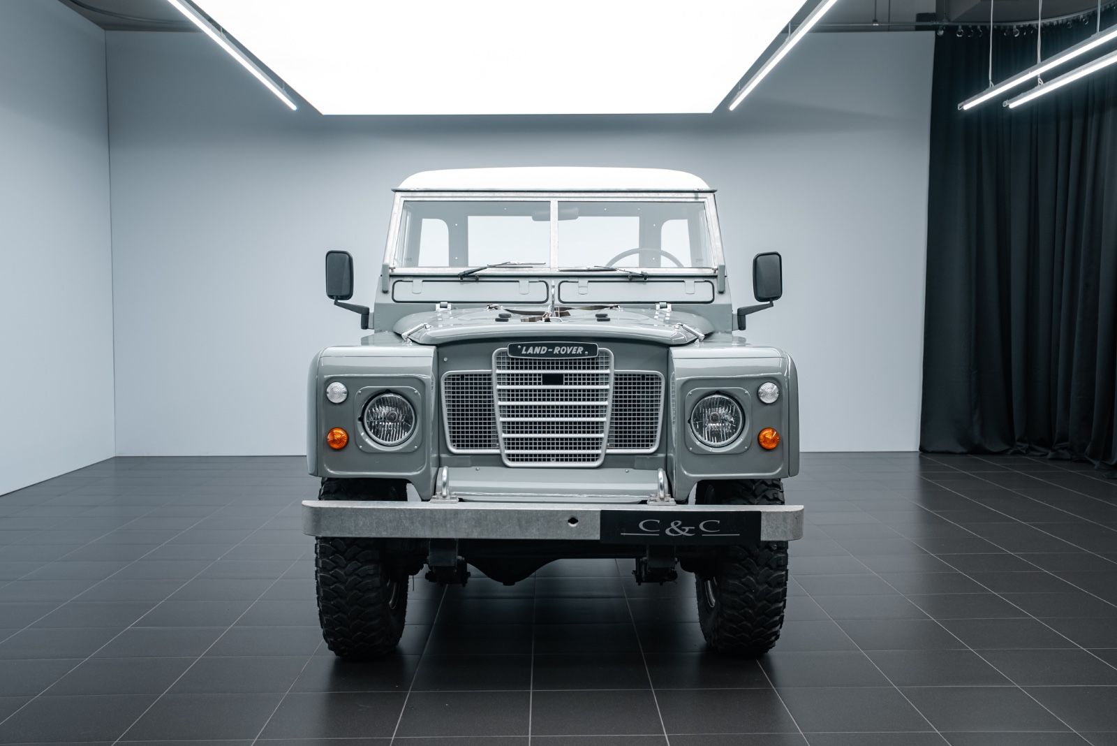 Fahrzeugabbildung Land Rover Serie III 109 LWB/MILITÄRAUSFÜHRUNG/RESTAURIERT
