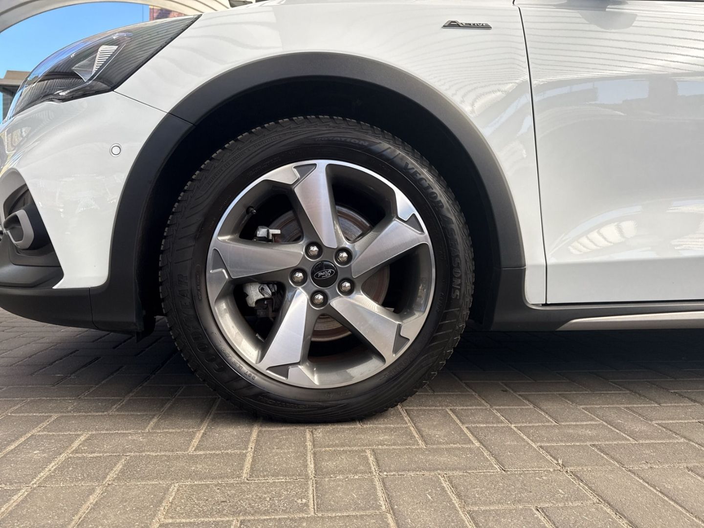Fahrzeugabbildung Ford Focus Turnier Active X Mild-Hybrid AHK schwenkba