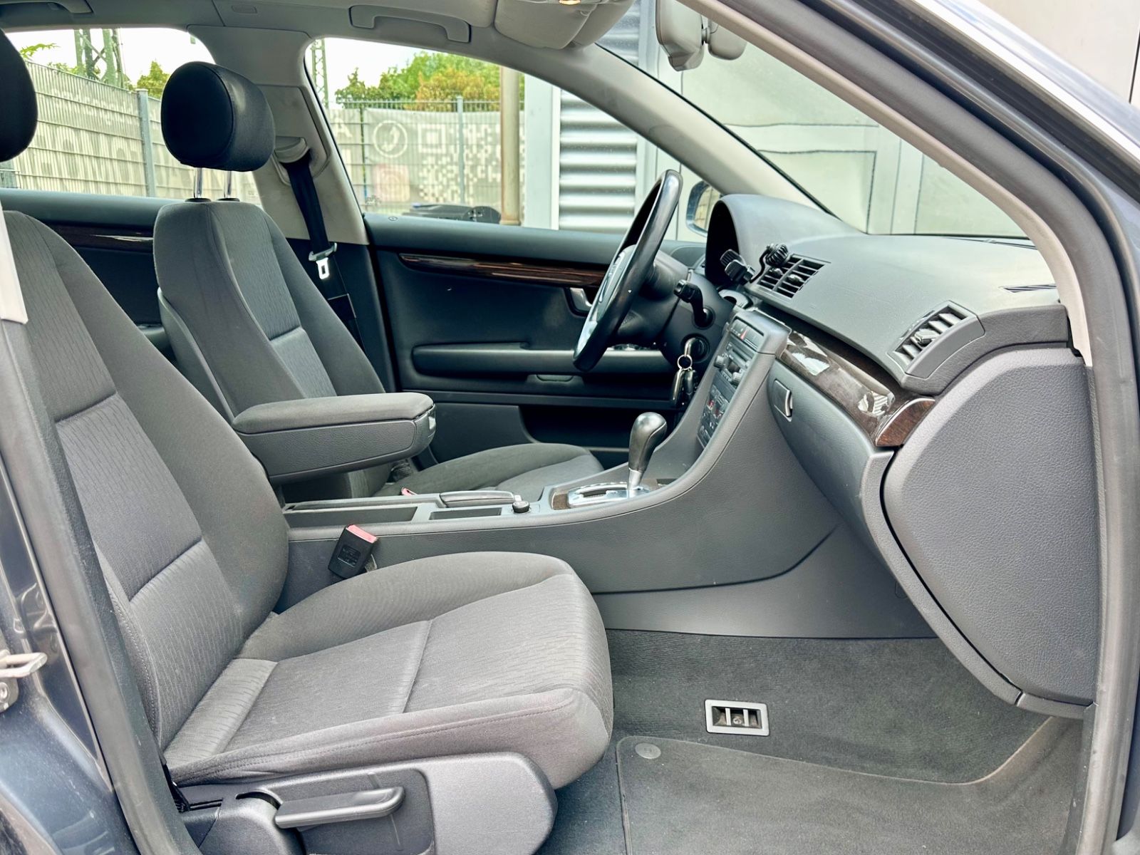 Fahrzeugabbildung Audi A4 163 PS Limousine *PDC+Automatik+Schiebedach*