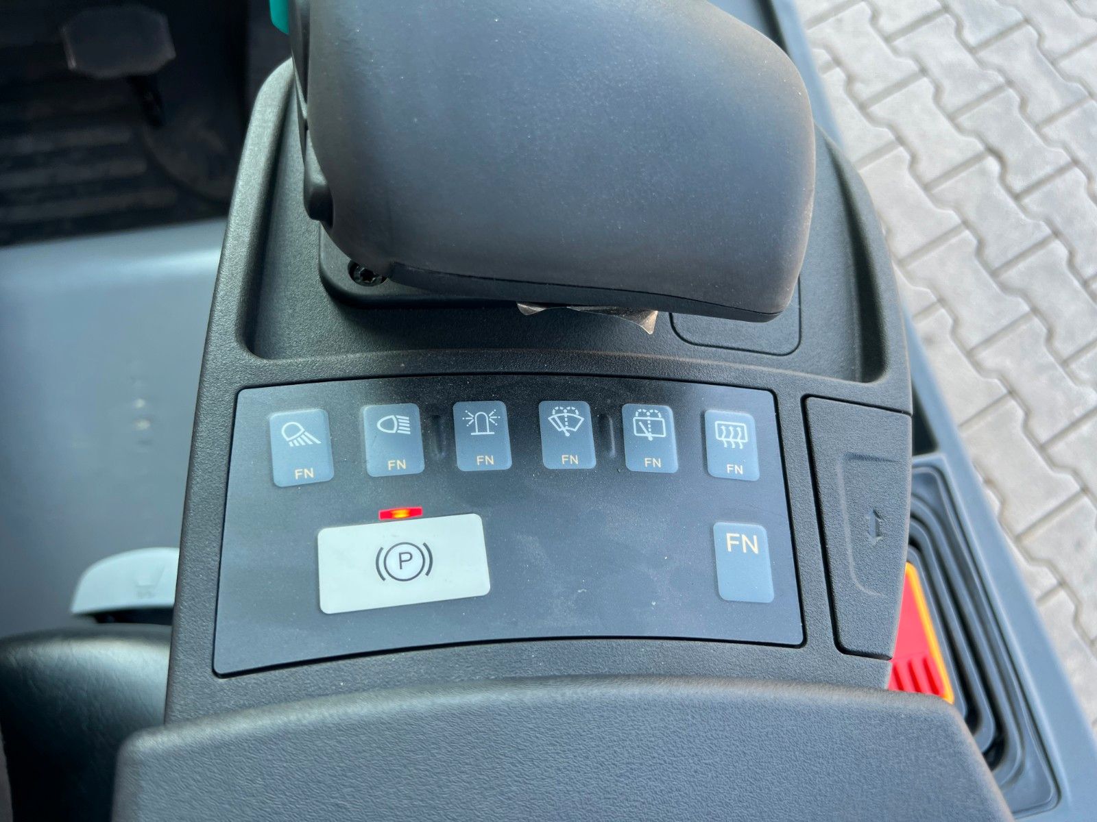 Fahrzeugabbildung Jungheinrich EFG 218 / Triplex 4.30m / SS / nur 1.738h