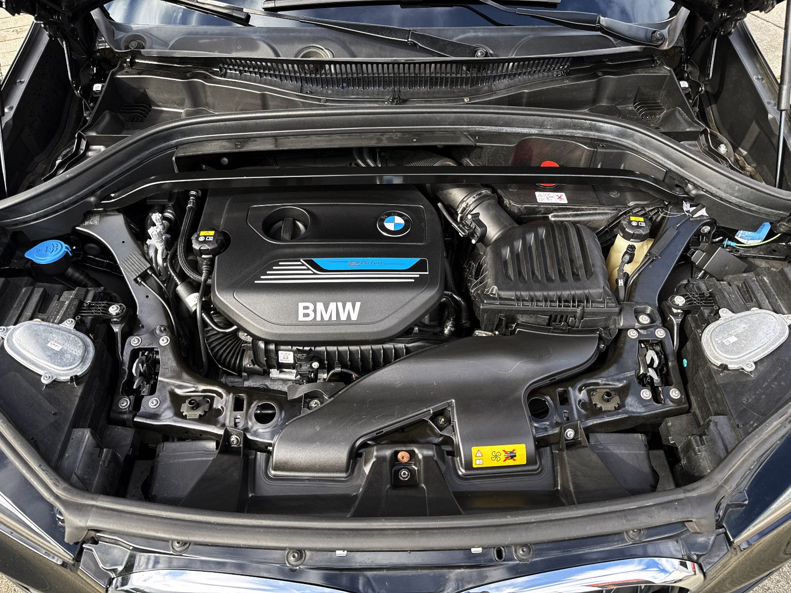 Fahrzeugabbildung BMW X1 xDrive25e Advantage ACC KAM AHK PANO HUD H&K