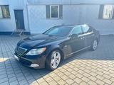 Lexus LS 460 - Lexus: L460