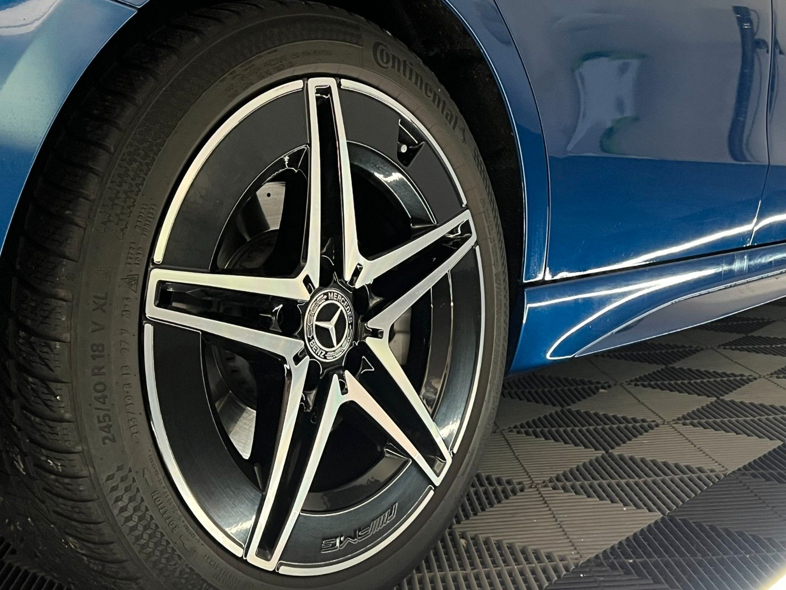 Fahrzeugabbildung Mercedes-Benz C 220 d Lim. AMG-LINE/LED/AHK/AMBI+/DISTRONIC+