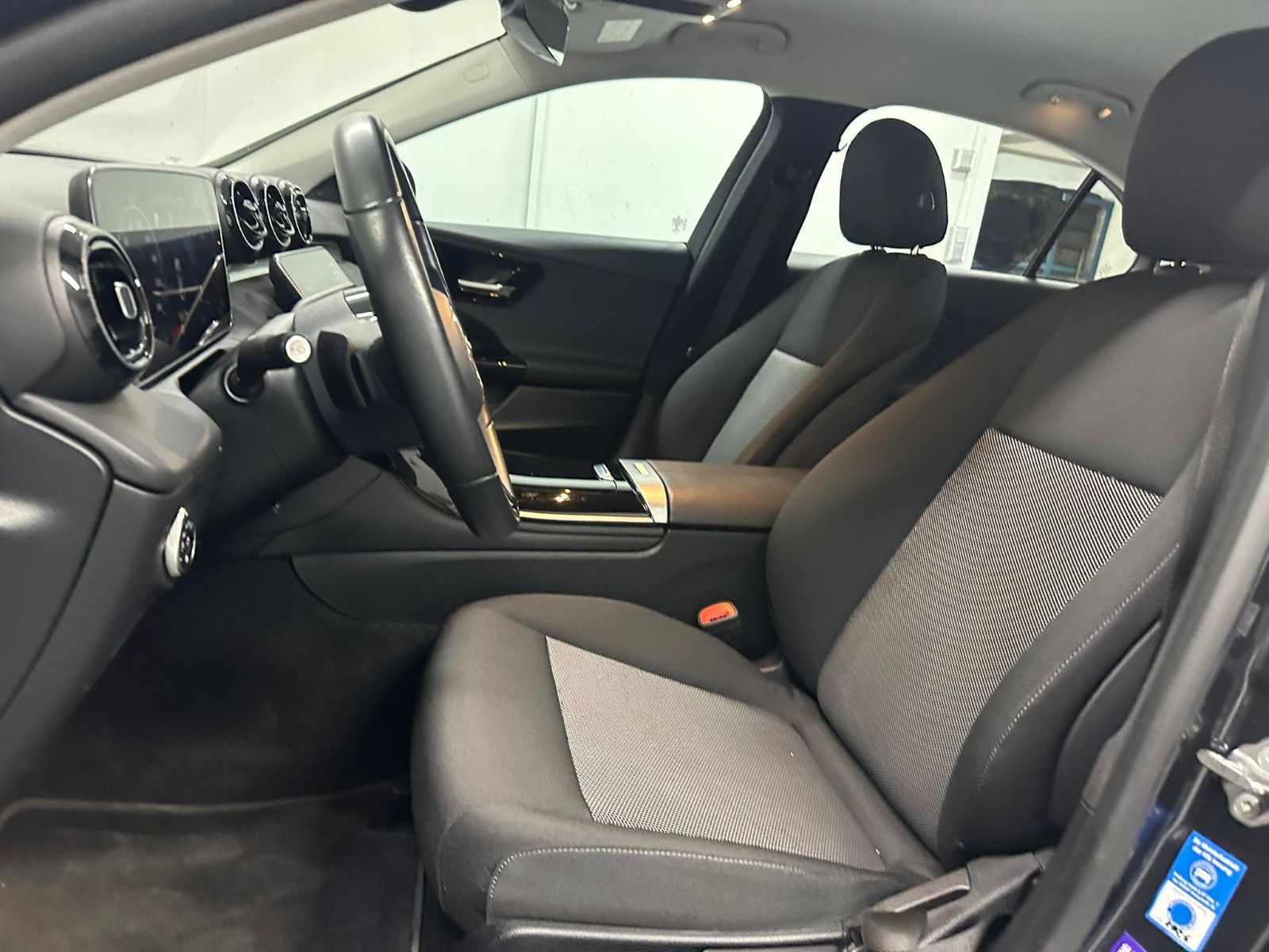 Fahrzeugabbildung Mercedes-Benz C 200 d Autom. AAVANTGARDE*AHK*KAMERA*
