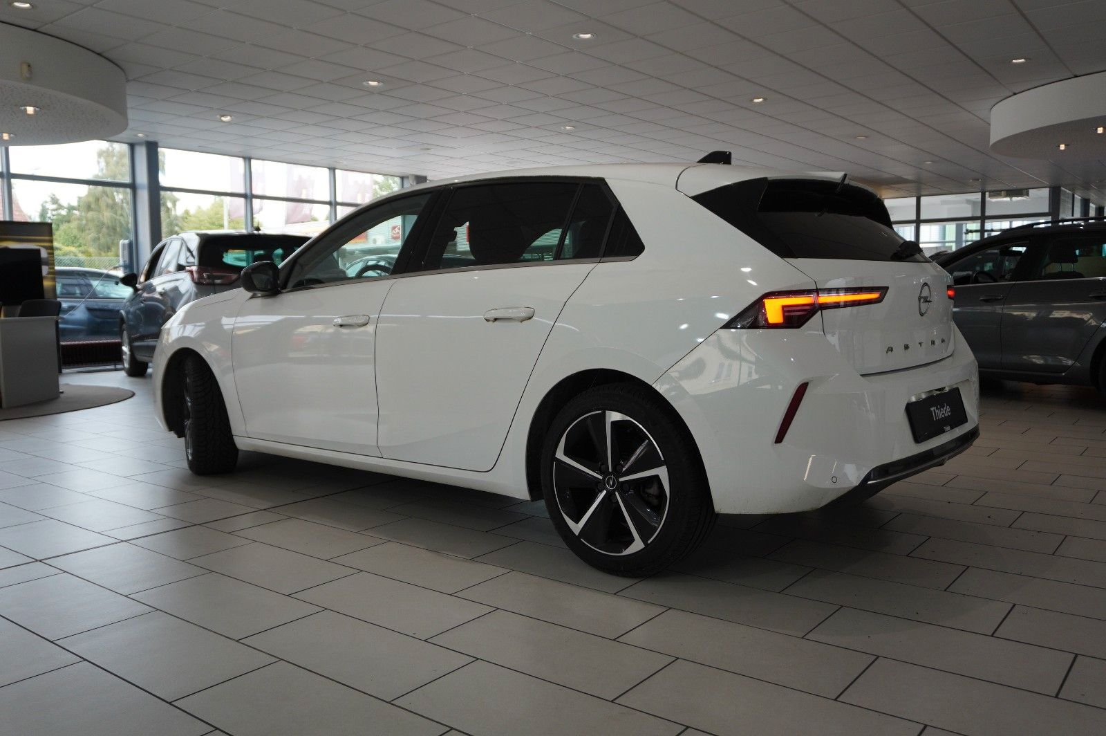 Fahrzeugabbildung Opel Astra L Lim. 1.2T ELEGANCE NAVI/LED/KAMERA/SPORT