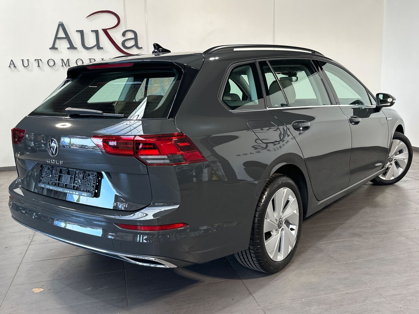Fahrzeugabbildung Volkswagen Golf Variant 1.5 eTSI OPF DSG Style NAV+LED+ACC