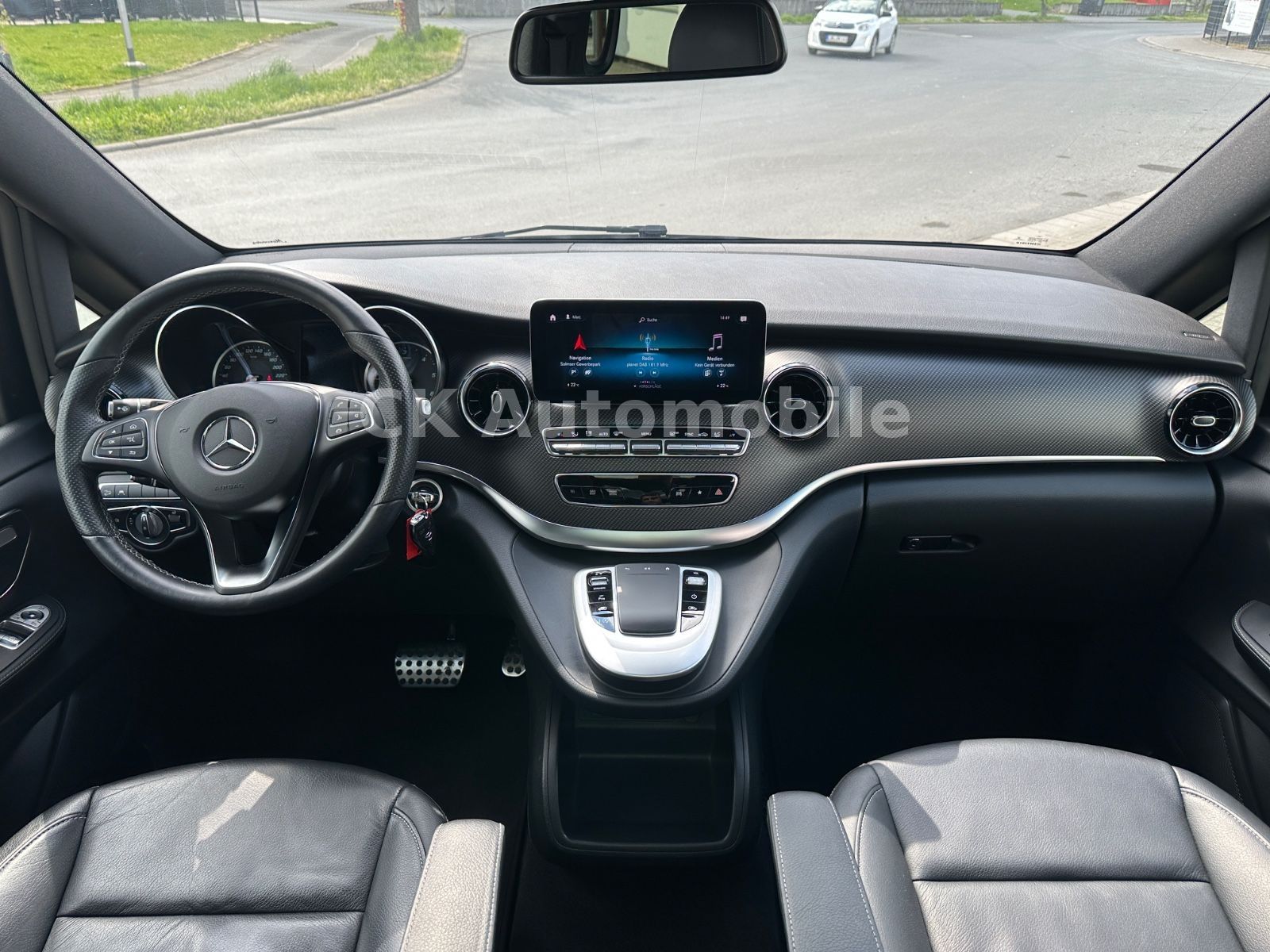 Fahrzeugabbildung Mercedes-Benz V 300d 4 Matic AVANTGARDE AMG-Line/6 Sitze/Pano