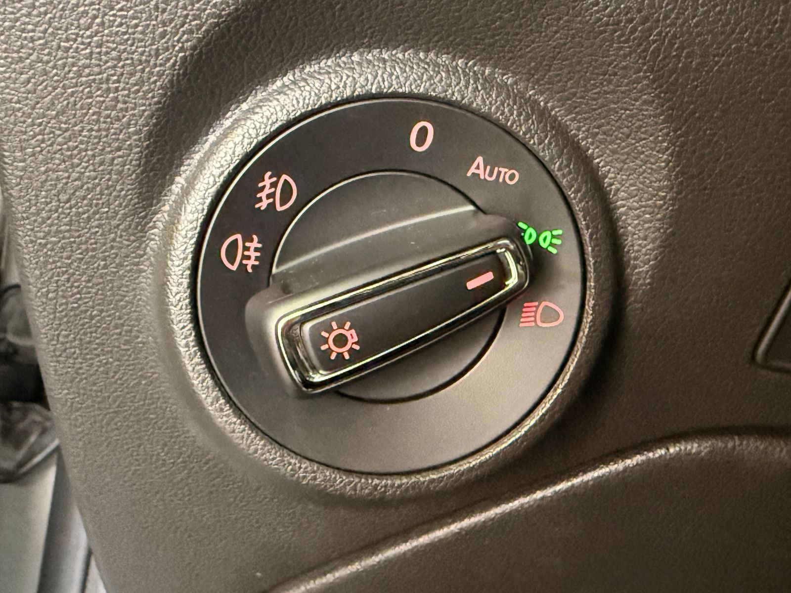 Fahrzeugabbildung SEAT Leon ST FR//ACC/LED/PANORAMA/APPLE-CAR/KAMERA