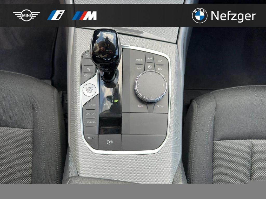 BMW 318 i Limousine  LiveCockpit Prof HIFI Sys. AHK foto 15