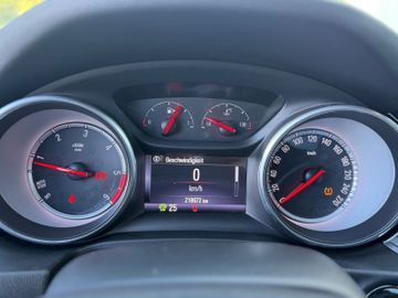 Opel Insignia - 12