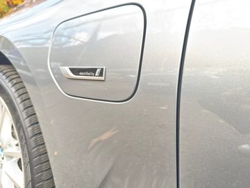 BMW 330e xDrive Touring A Head-Up HiFi DAB LED RFK