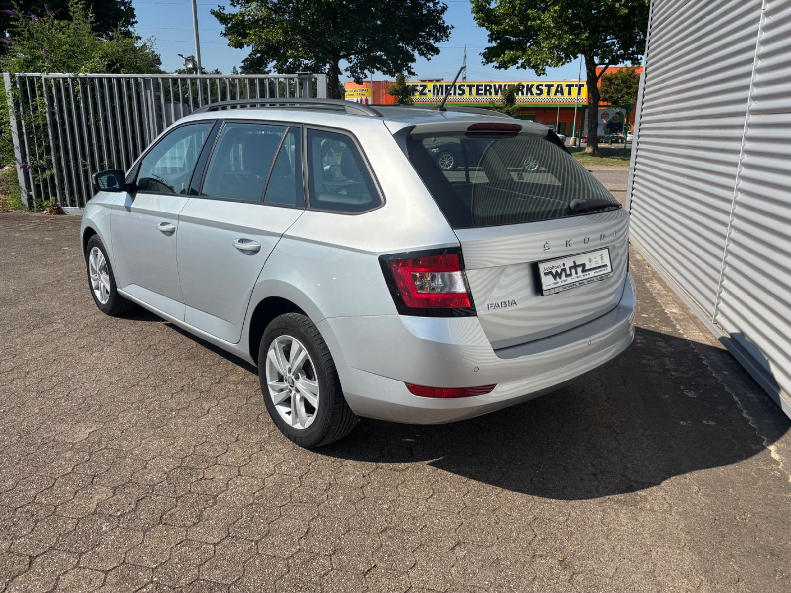 Fahrzeugabbildung SKODA Fabia Combi 1.0 TSI Ambition