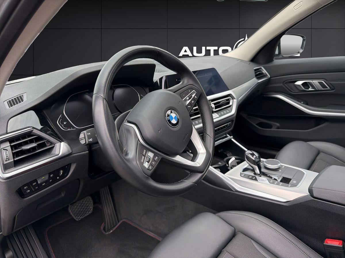 BMW 330 i Sport Line Pano LED Klimaa. PDC foto 9
