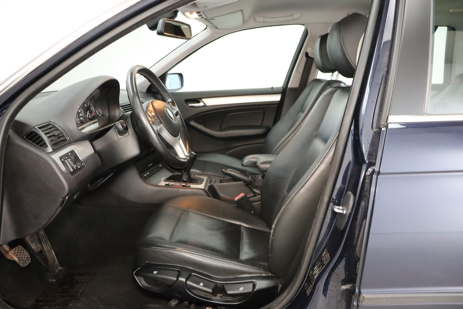 Fahrzeugabbildung BMW 320 i * Xenon * Leder * Sitzhzg. PDC