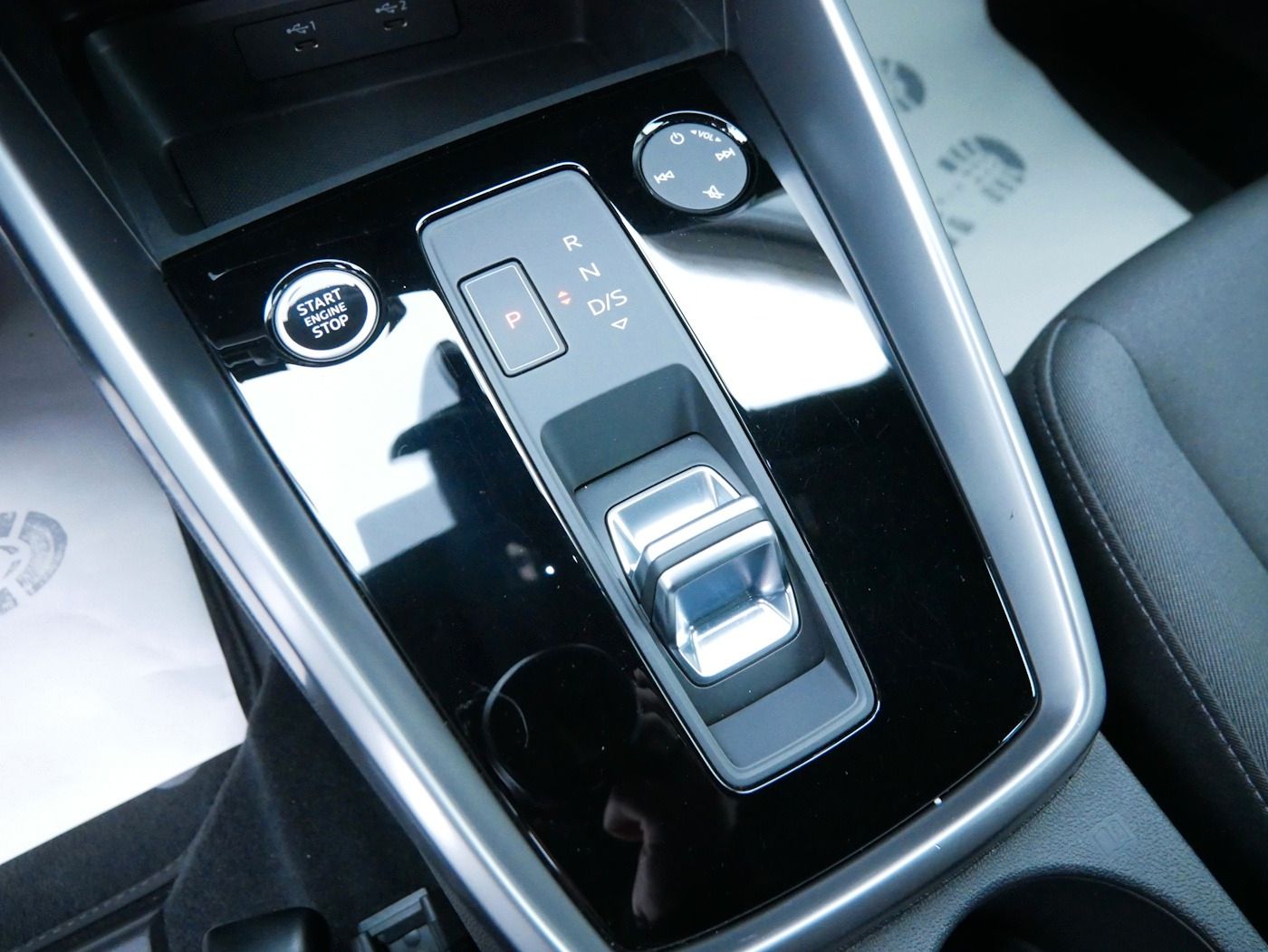 Fahrzeugabbildung Audi A3 Sportback 35TFSI advanc. NEU45T AHK DSG RFKSH