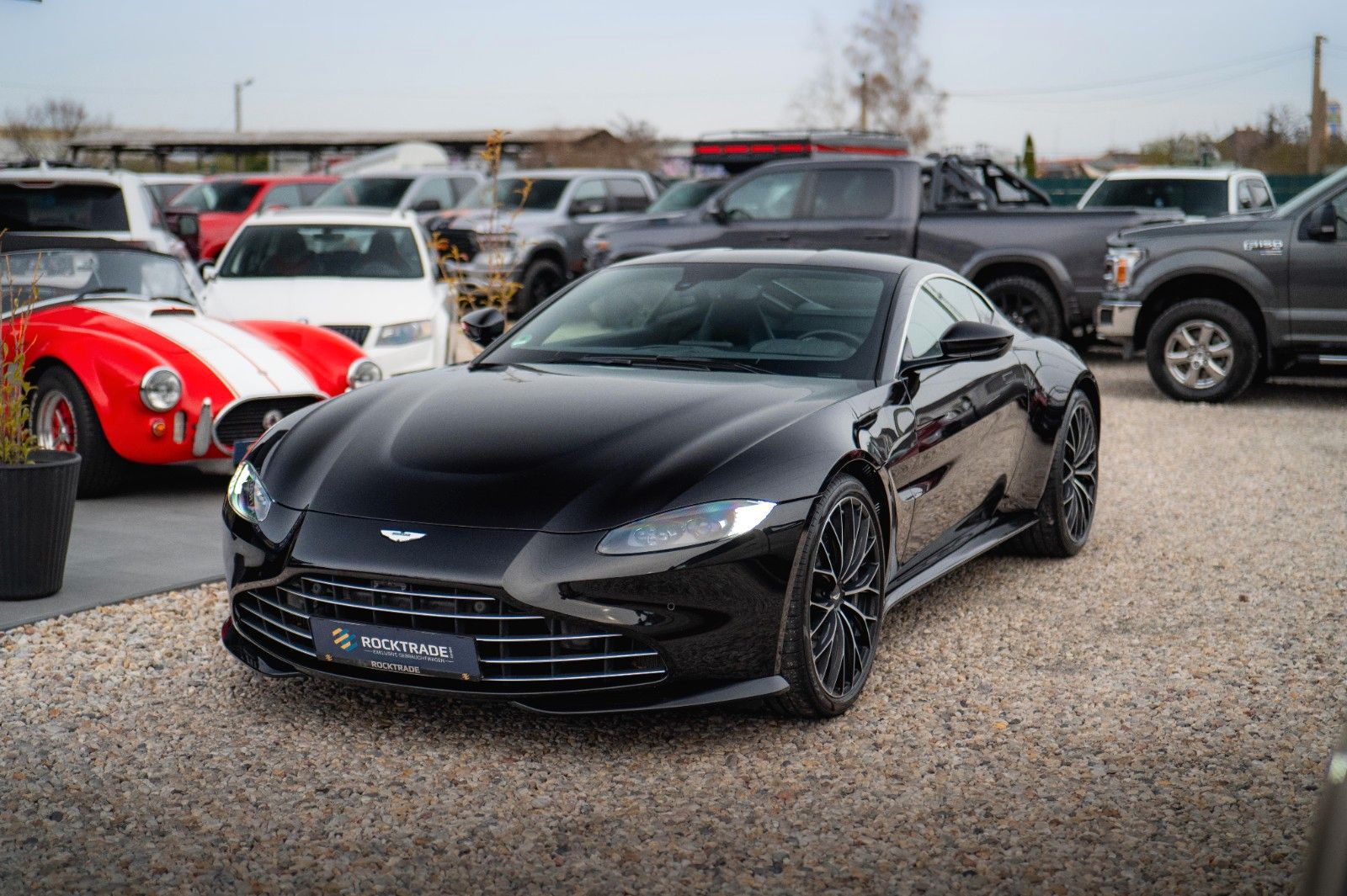 Fahrzeugabbildung Aston Martin V8 Vantage 4.0 V8 DB11 Coupe *1.Hand*360*Memory*