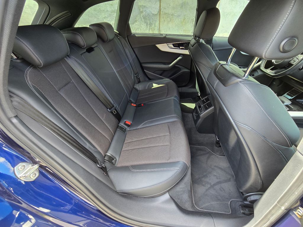 AUDI A4 Avant 45 TDI quattro 3.0 V6 Diesel S-line AUDI A4 Avant 45 TDI quattro 3.0 V6 Diesel S-line