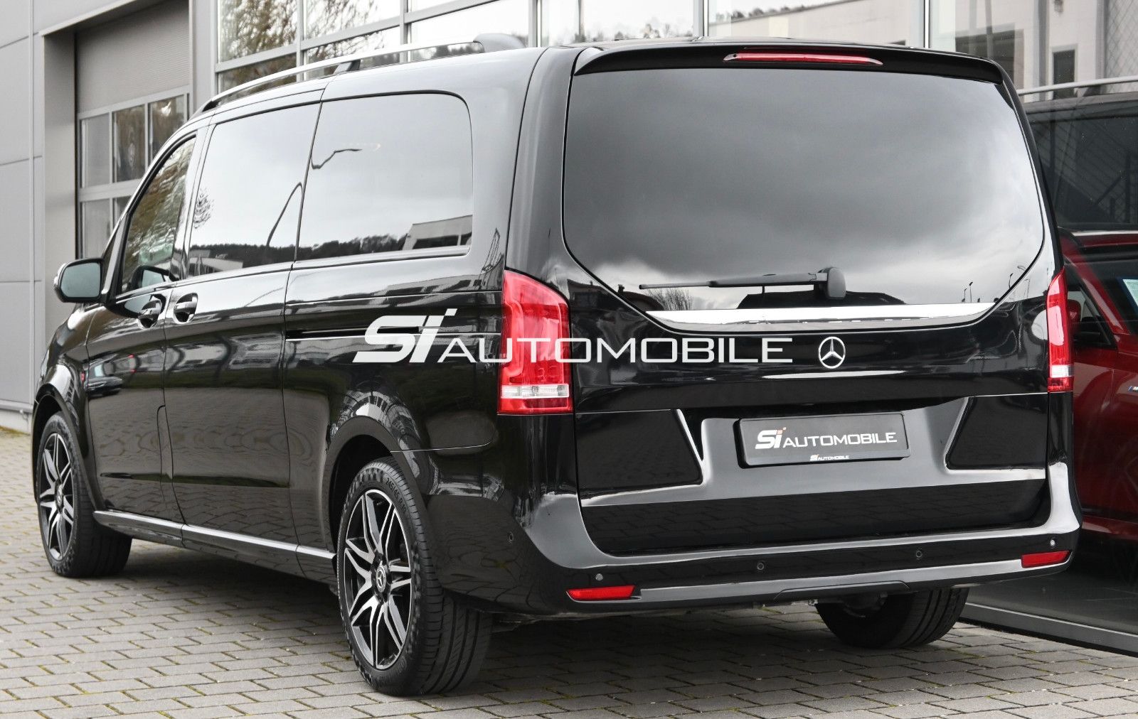 Fahrzeugabbildung Mercedes-Benz V 250 d 4Mat. AMG extralang °AIRMATIC°AHK°STHZ°