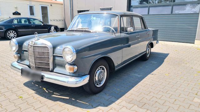 Mercedes-Benz Mercedes W110 Heckflosse