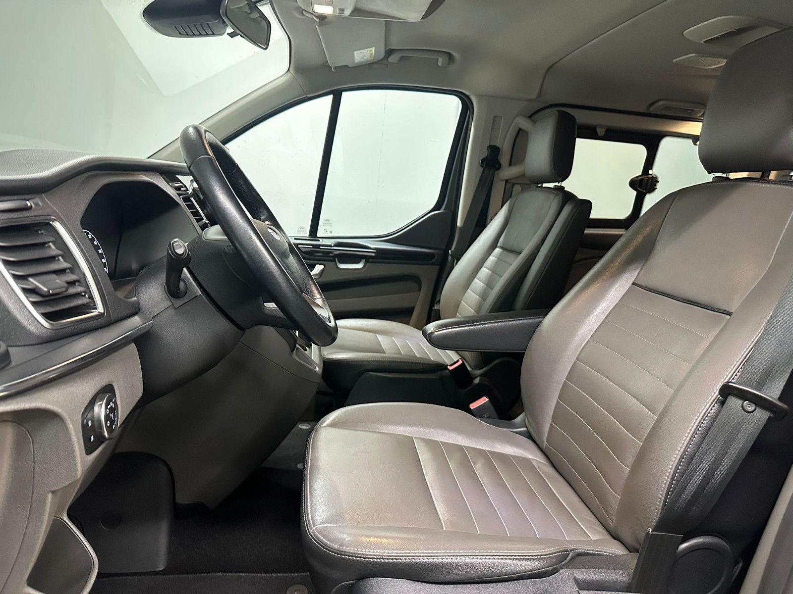 Fahrzeugabbildung Ford Tourneo Custom  320 L2H1 Titanium X*ACC*SDH*2KLI