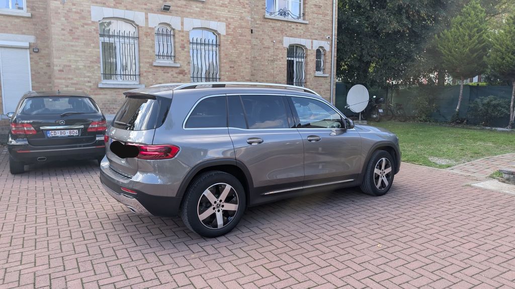 Image of Mercedes-Benz GLB 180