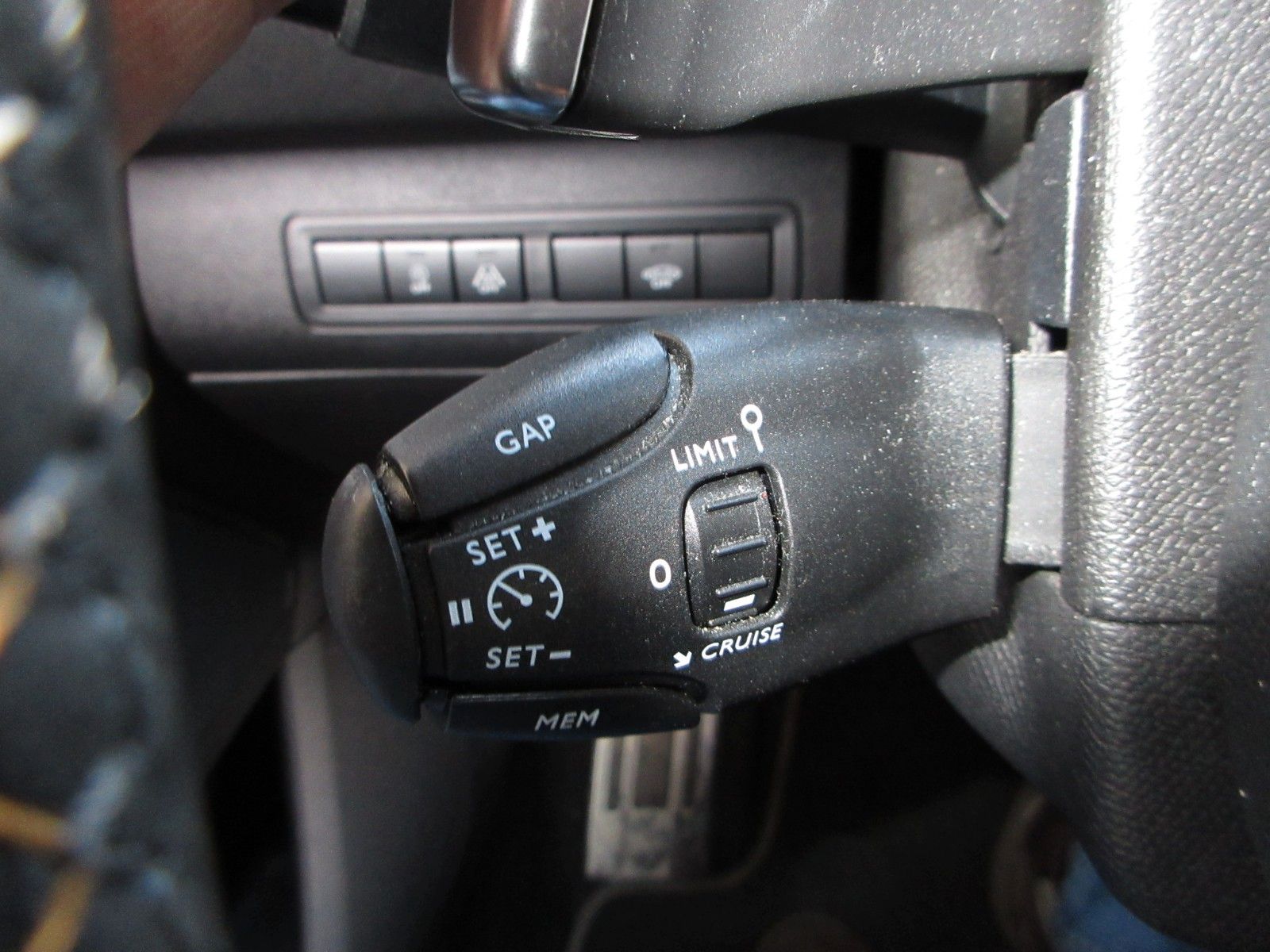 Fahrzeugabbildung Peugeot 308 Allure 1.2T LED/NAVI/R´CAM/PDC/VIRTUAL