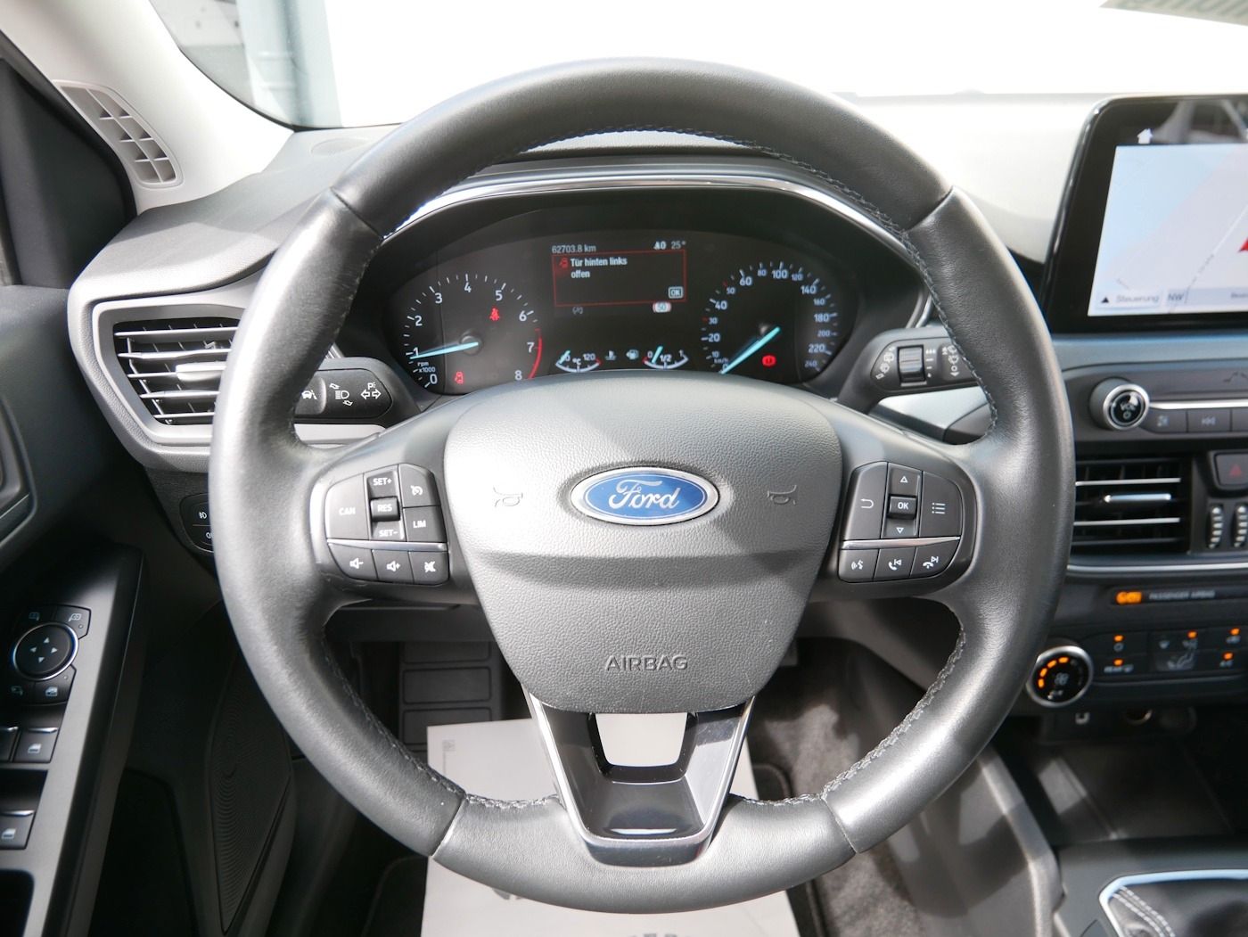 Fahrzeugabbildung Ford Focus 1.0 EcoBoost Active 1.Hand NAVI PDC Klima