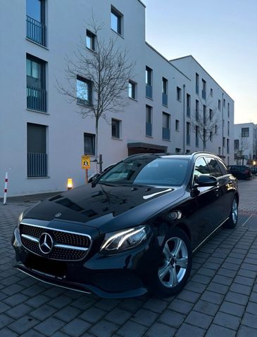 MERCEDES-BENZ E 200d T AVANTGARDE SPORT+ KAMERA LEDER NAVI