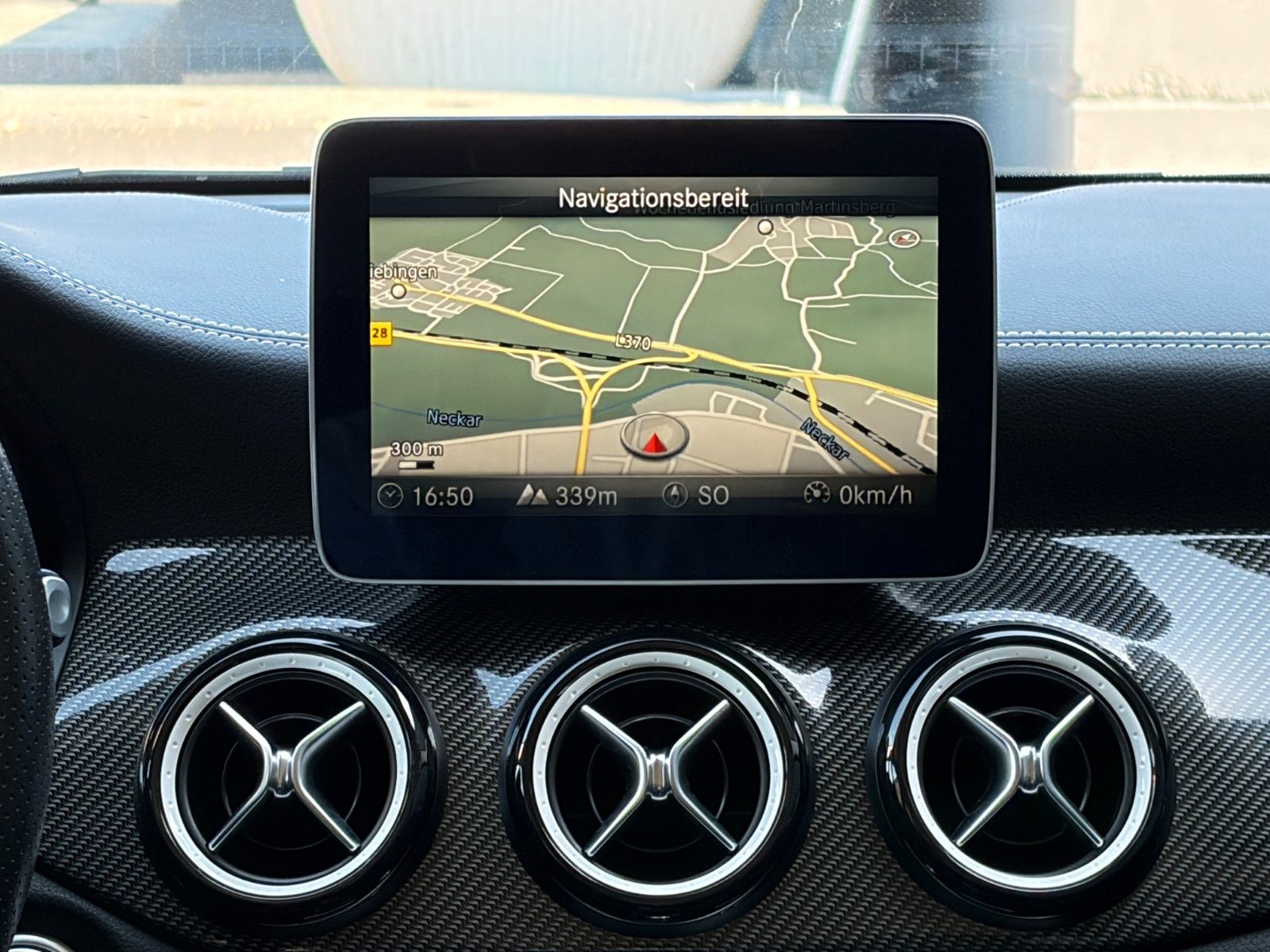 Fahrzeugabbildung Mercedes-Benz GLA 180 Urban Edition SHZ TEMP CAM NAVI BT LED