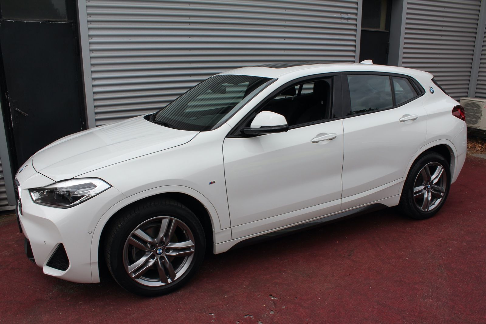 BMW X2 sDrive 18 i M SPORT KLIMA NAVI PANORAMADACH imagem 3