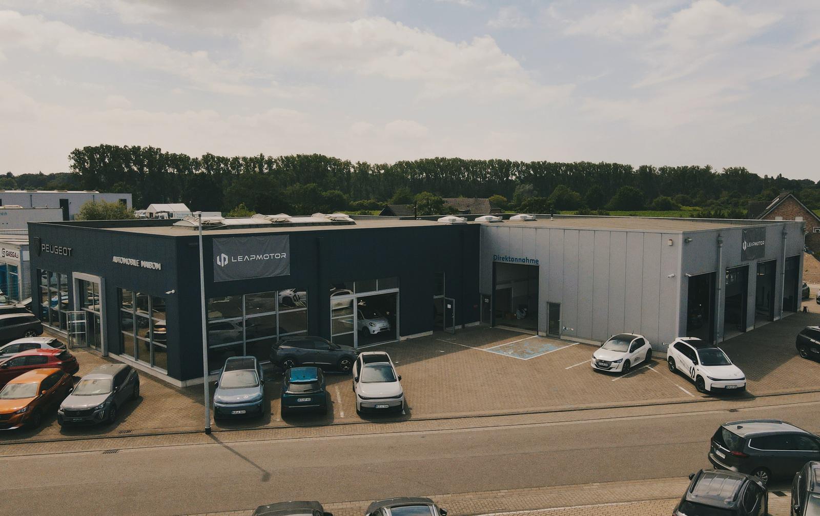 showroom-image-top