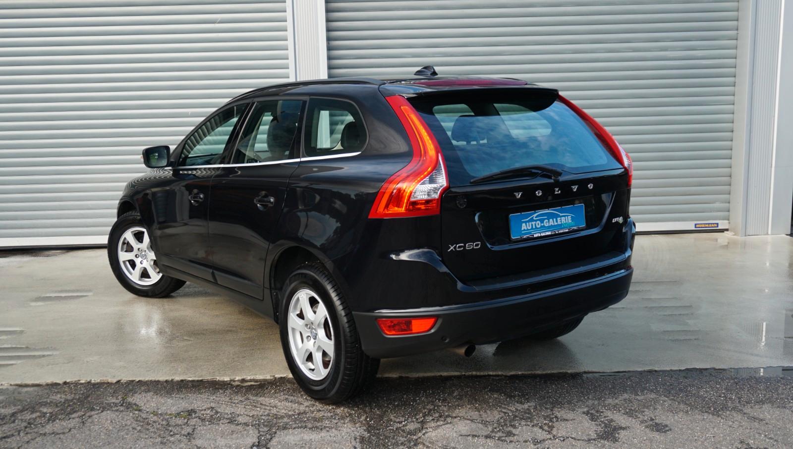 VOLVO XC60 - MOMENTUM - 163 CV - BVM - HAYON ÉLECTRIQUE