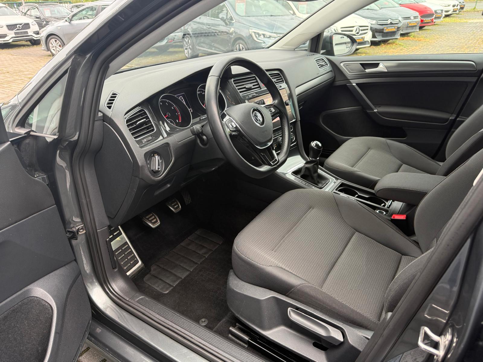 Volkswagen Golf VII 1.5 TSI Variant+Navi+Klimaaut+ACC