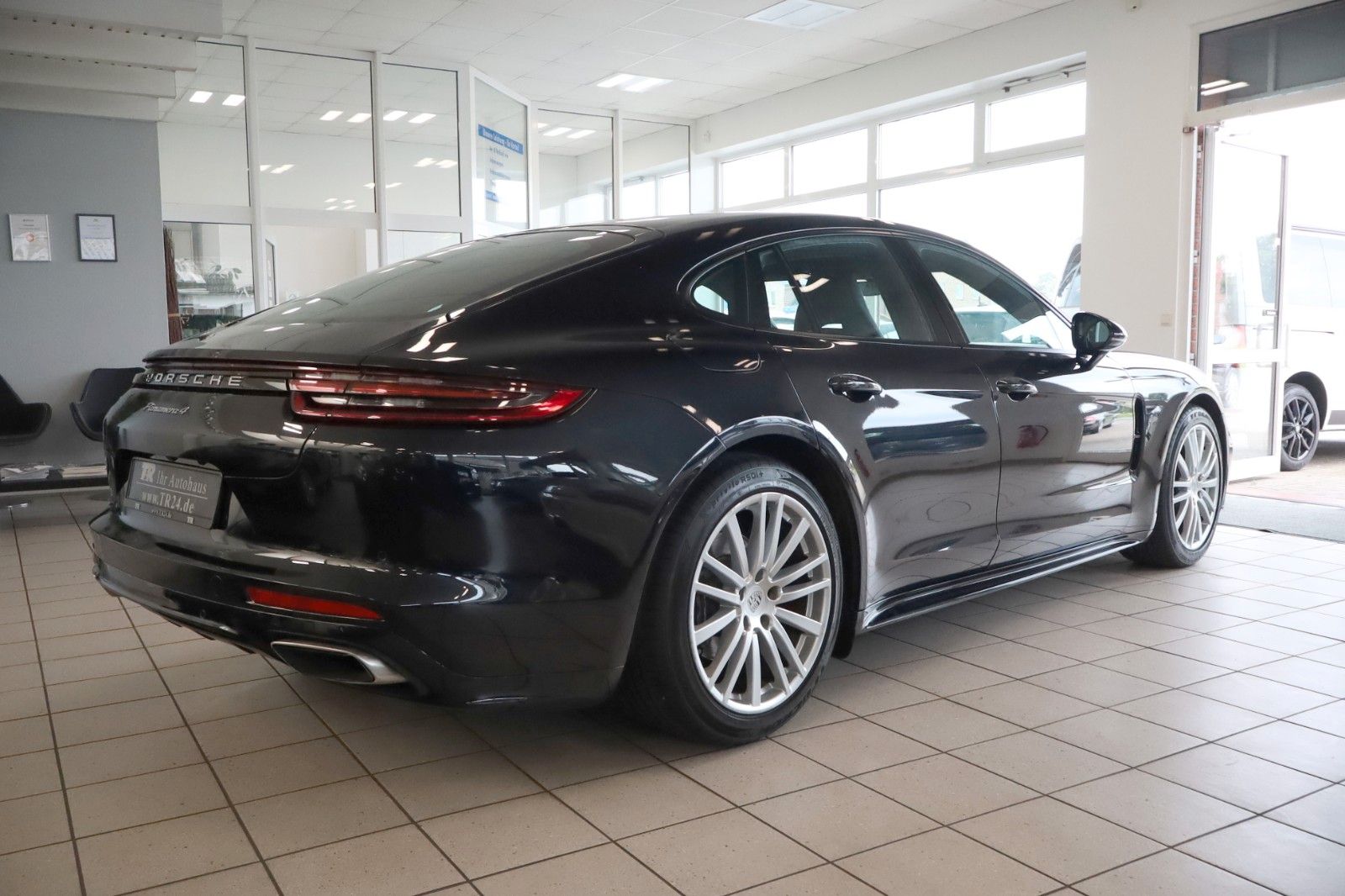 Fahrzeugabbildung Porsche Panamera 4 PDK SportDesignPaket, Kamera, 20"Zoll