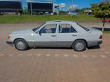 Mercedes-Benz 200 - Mercedes-Benz 200 aus 1992