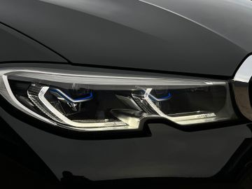Fahrzeugabbildung BMW 330i Steptr. LiveCockpProf HuD ACC Laser HiFi DA