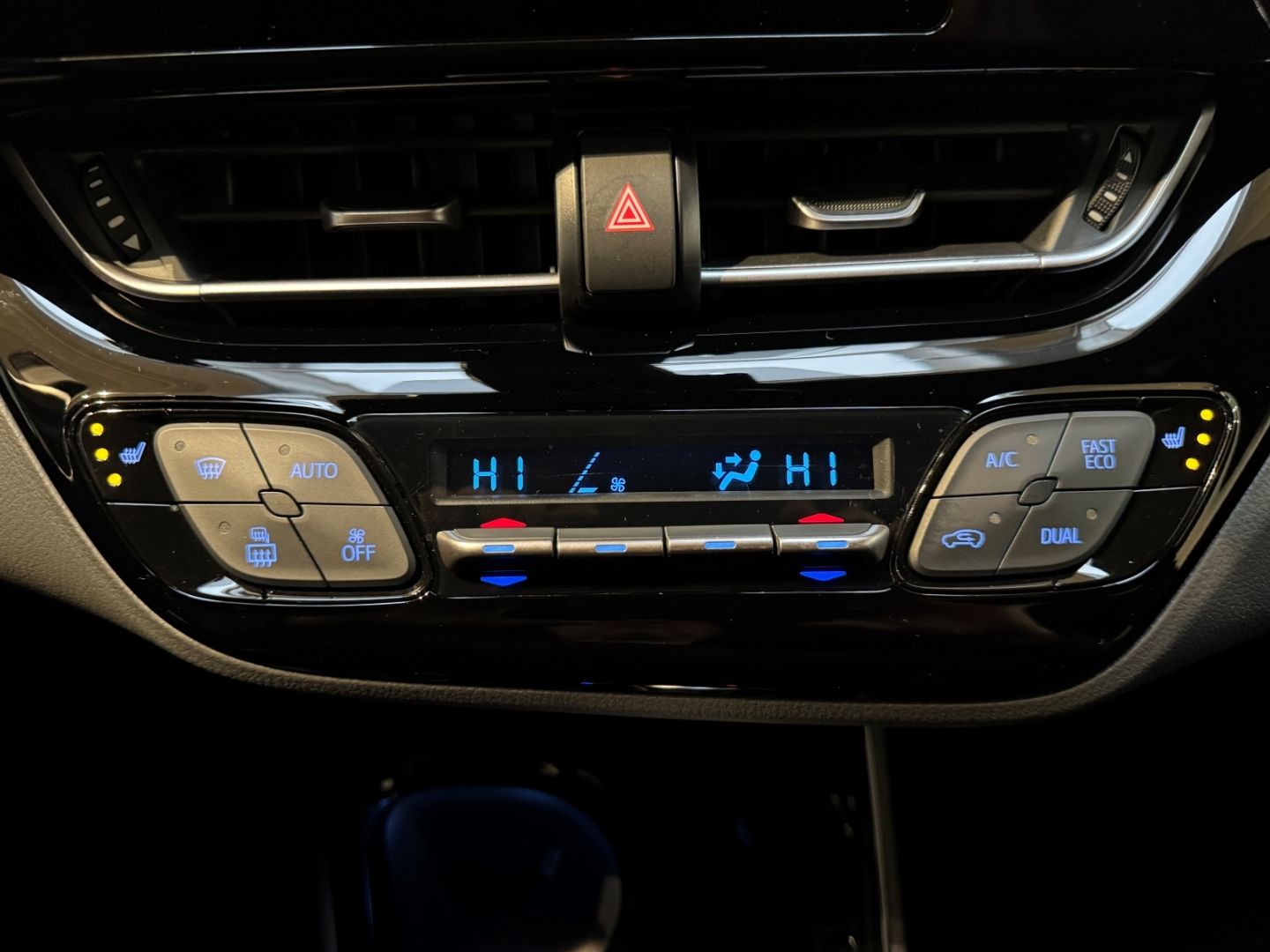 Toyota C-HR Hybrid Team D NAVI Sitzheizung KAmera Garan foto 13