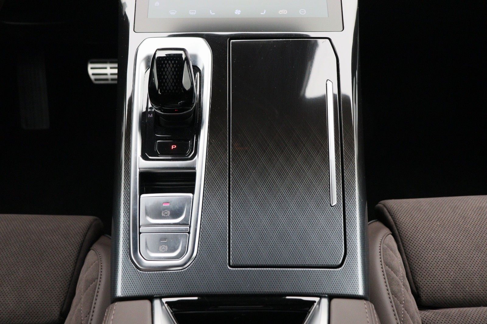 Fahrzeugabbildung WEY 05 2.0T PHEV Luxury Sitzkomfort Black/Brown
