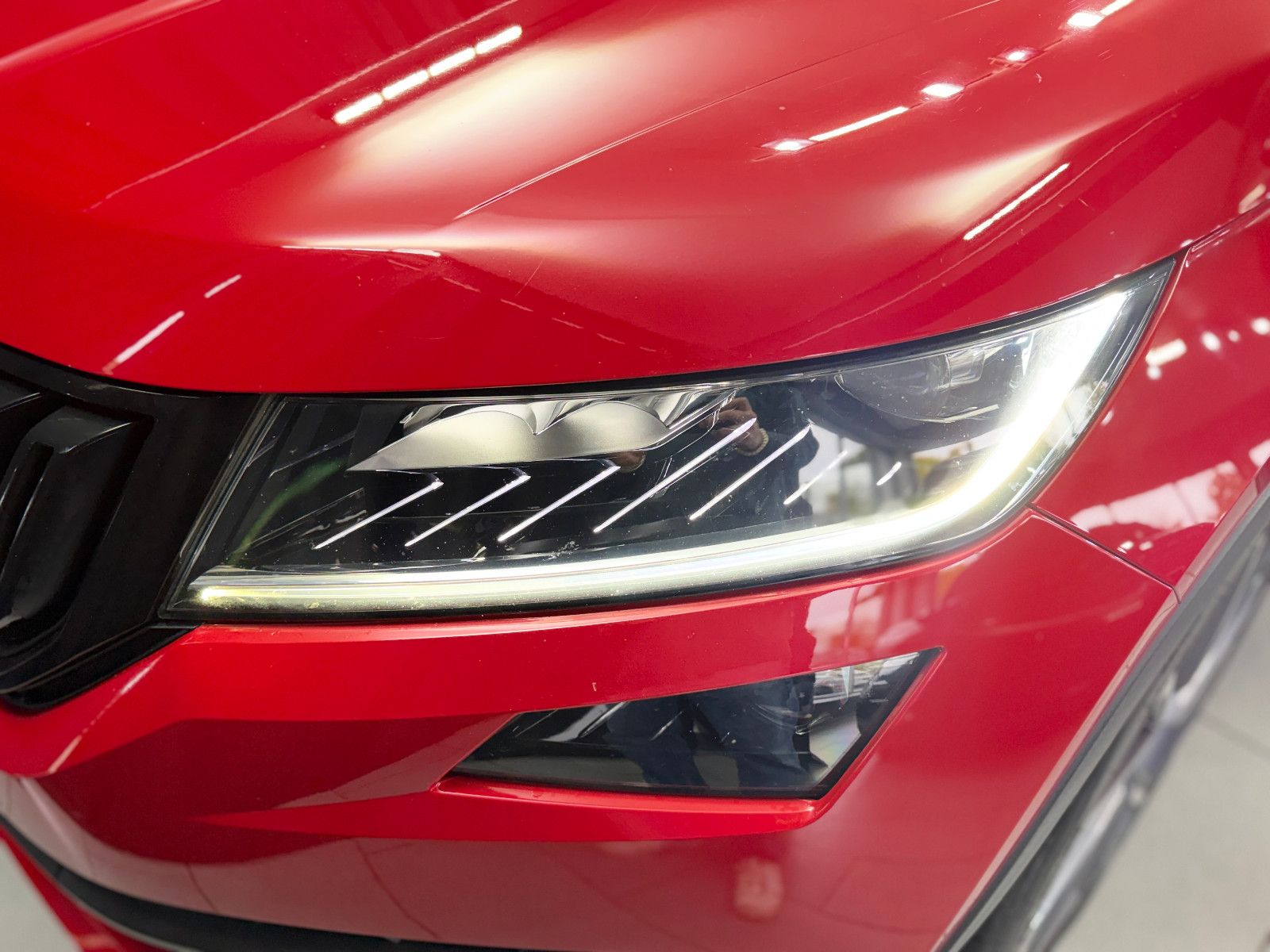 Fahrzeugabbildung SKODA Kodiaq Ambition 4x4|7-SITZER|CANTON|PANO|AHK