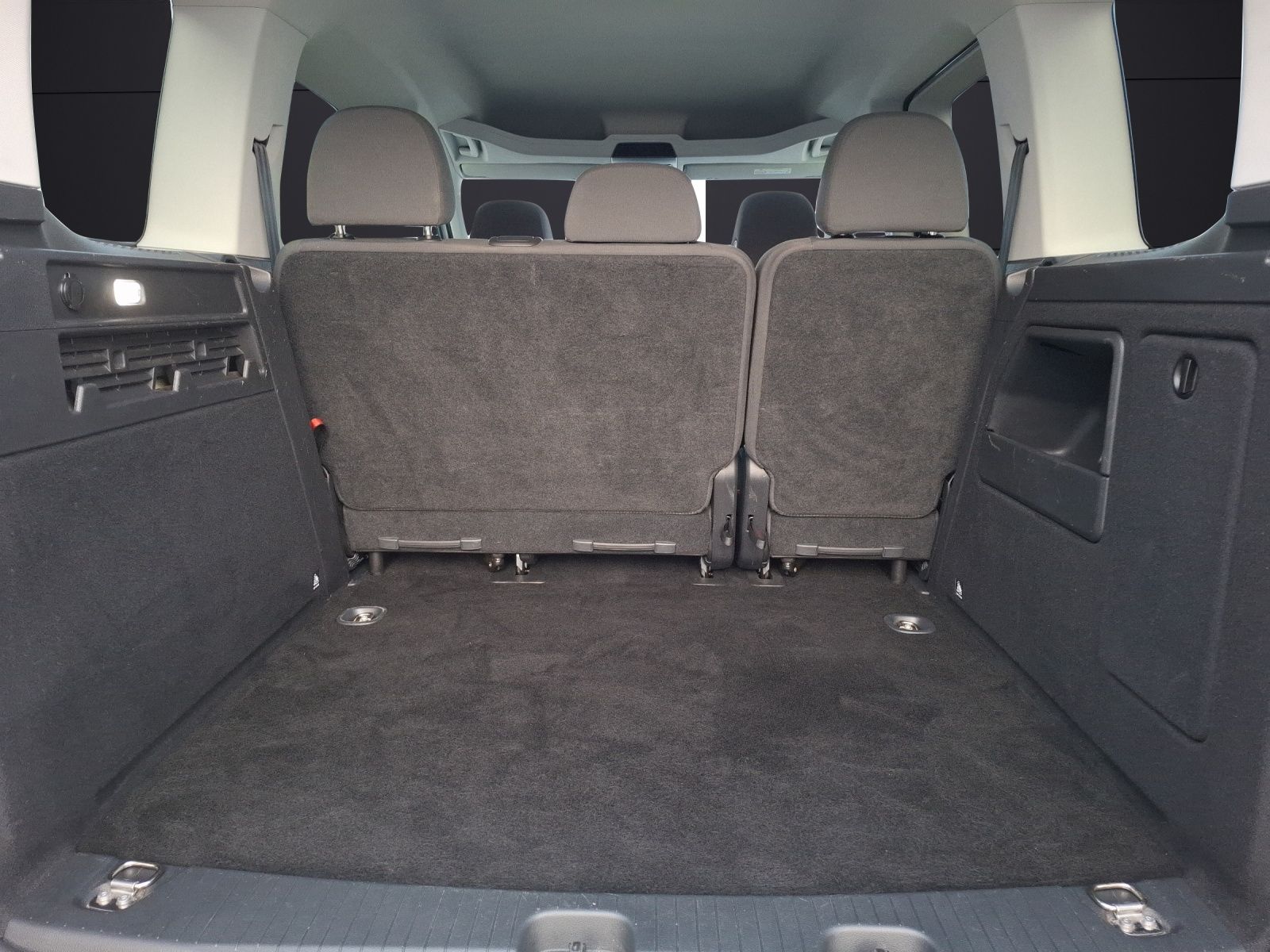 Fahrzeugabbildung Volkswagen Caddy TDI Kombi AHK Klima GRA PDC ISOFIX hinten