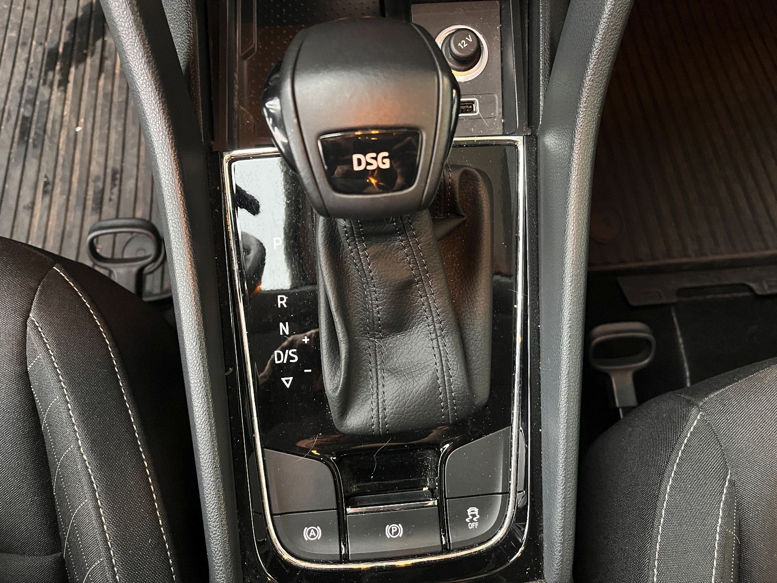 Fahrzeugabbildung SKODA Karoq Ambition 1.0 DSG