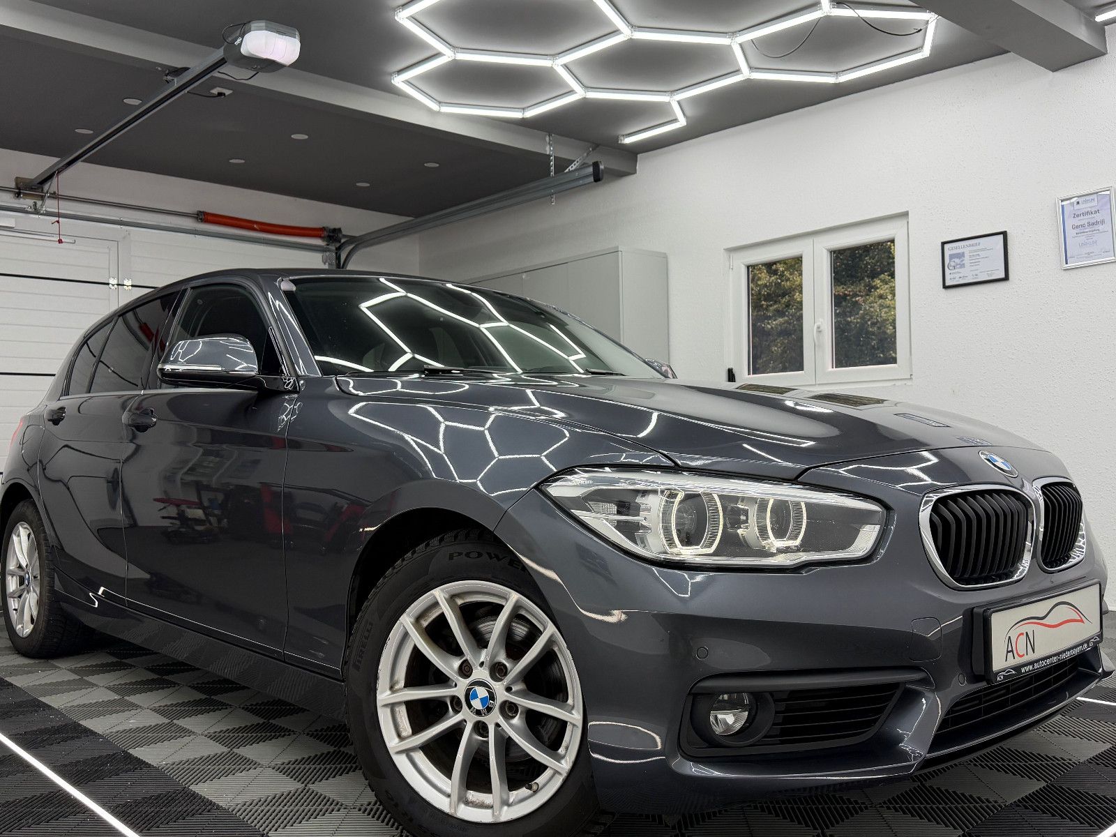 Fahrzeugabbildung BMW 118 i Aut. Advantage/NAVI BUSINESS/KLIMAAUT./LED