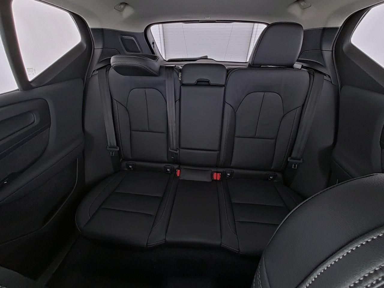 Fahrzeugabbildung Volvo XC40 Ultra Dark 2WD