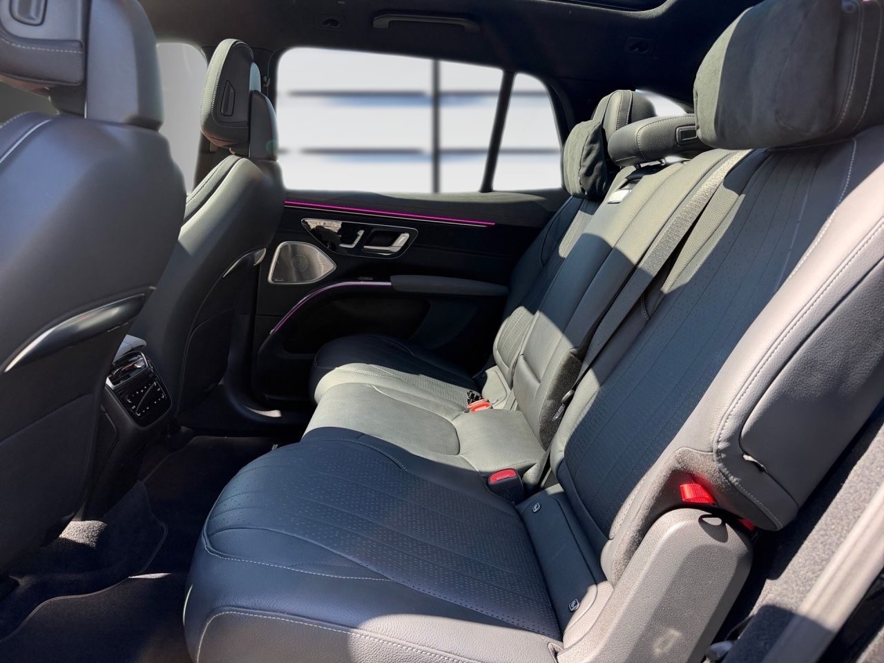 Fahrzeugabbildung Mercedes-Benz EQS 450 4M SUV AMG AHK Airmatic Pano 7-Sitzer