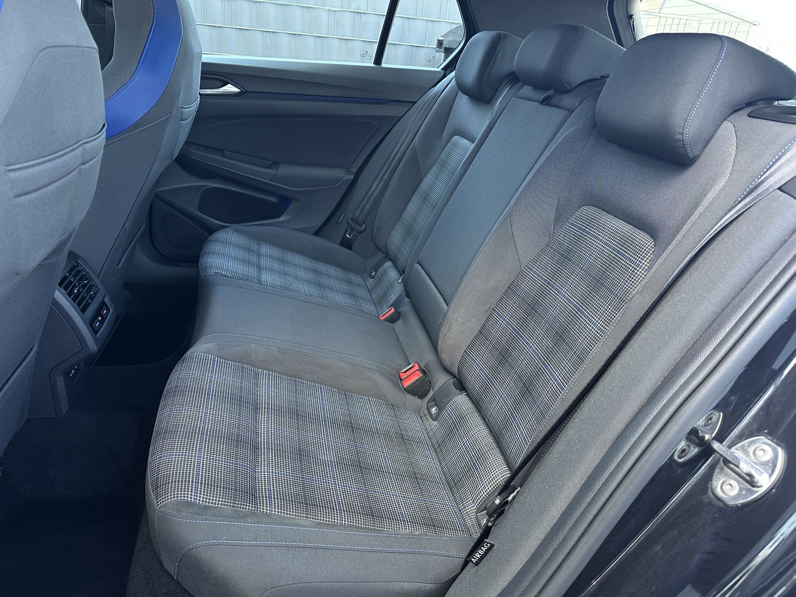 Fahrzeugabbildung Volkswagen Golf VIII GTE eHybrid NAV+LED+HEAD-UP+CARPLAY+VC