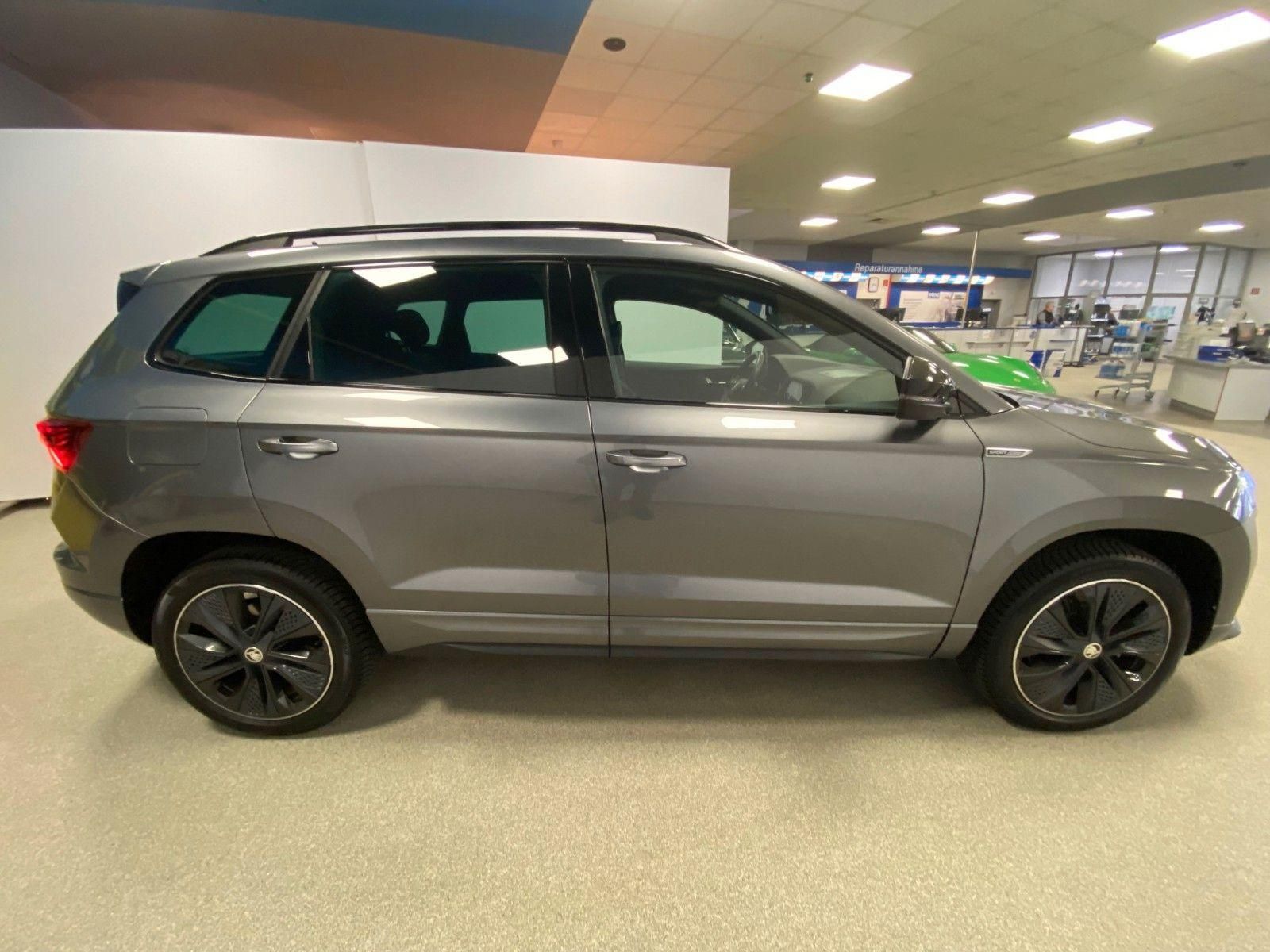 Fahrzeugabbildung SKODA Karoq 1.5 TSI DSG Sportline+NAVI+MATRIX+ACC+18"+