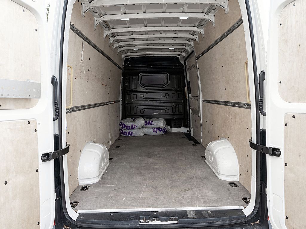 Fahrzeugabbildung Volkswagen Crafter 2.0 TDI Lang Hoch Klima Navi Kamera DAB+