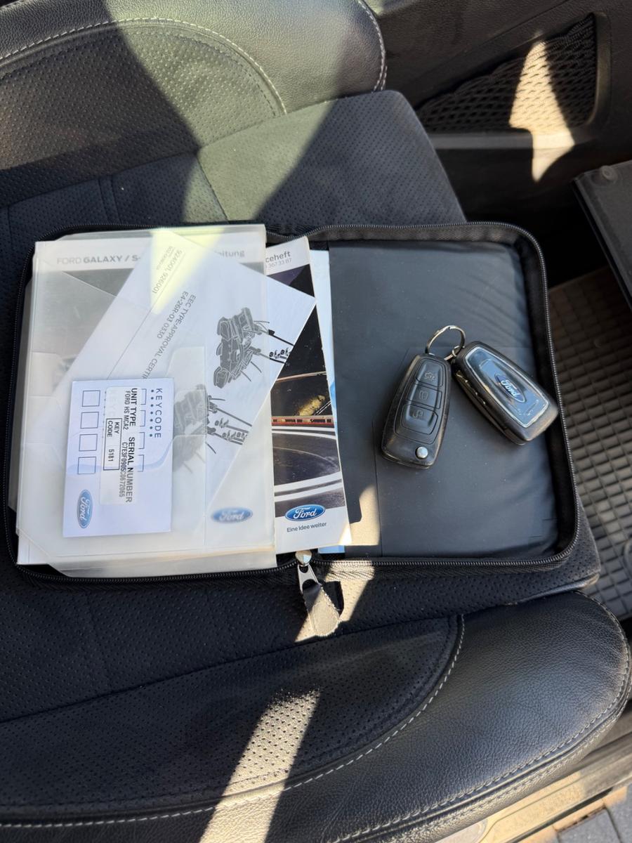 Ford Galaxy 2012 — photo 20